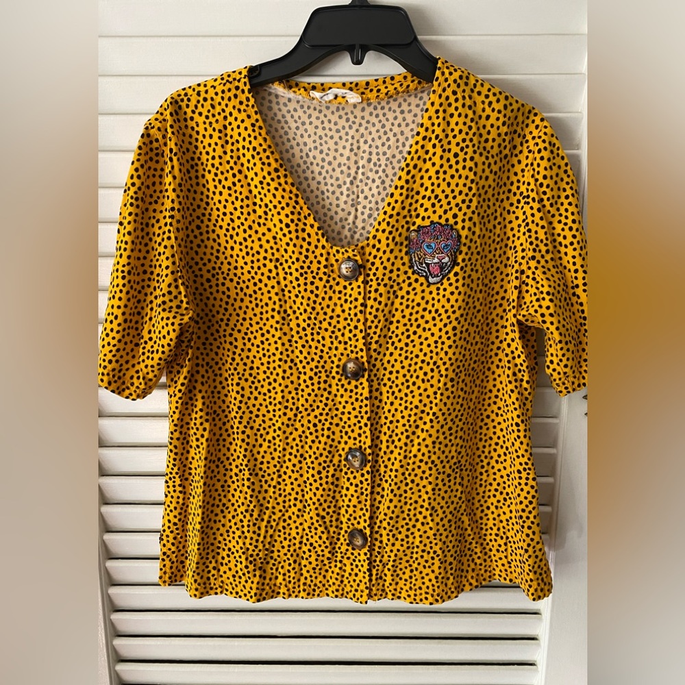 Dash of Pep Fierce Embroidered tiger Button Top runs big XS on tag fits S/M